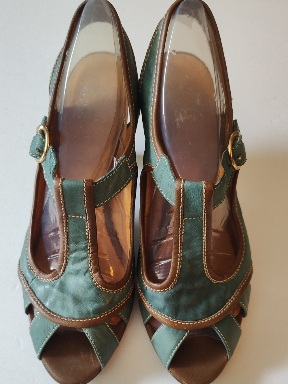 JUICY COUTURE Women’s Jade & Brown Leather T-Strap Peep-Toe Heels Size 9